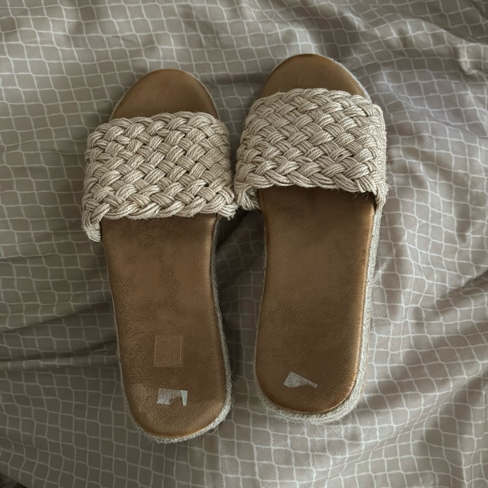 Women’s sandals
